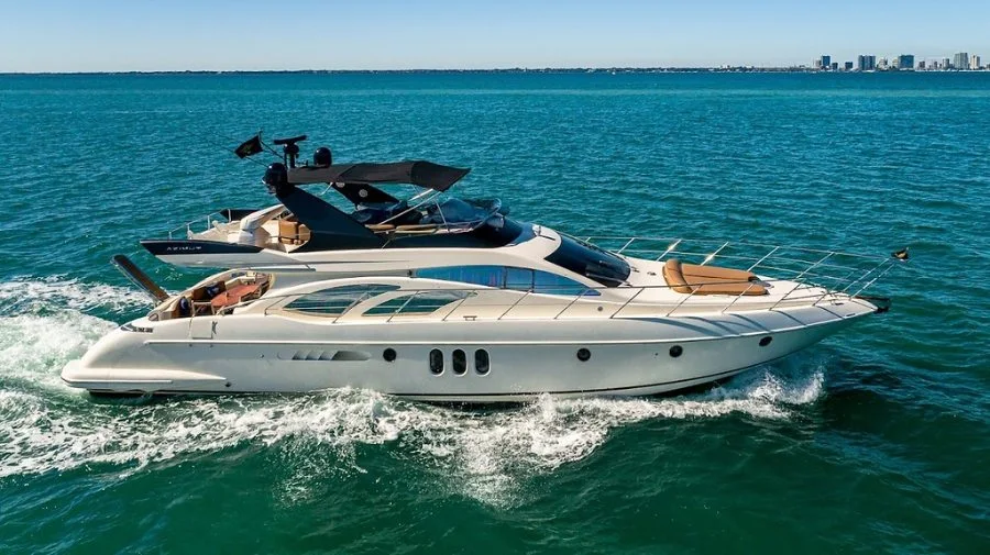 62 Azimut FLY
