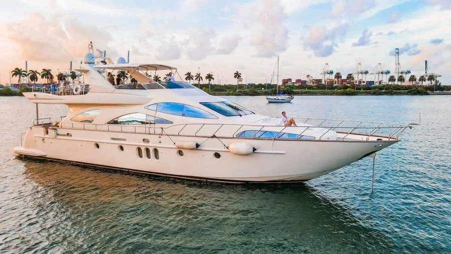 84' Azimut Azure