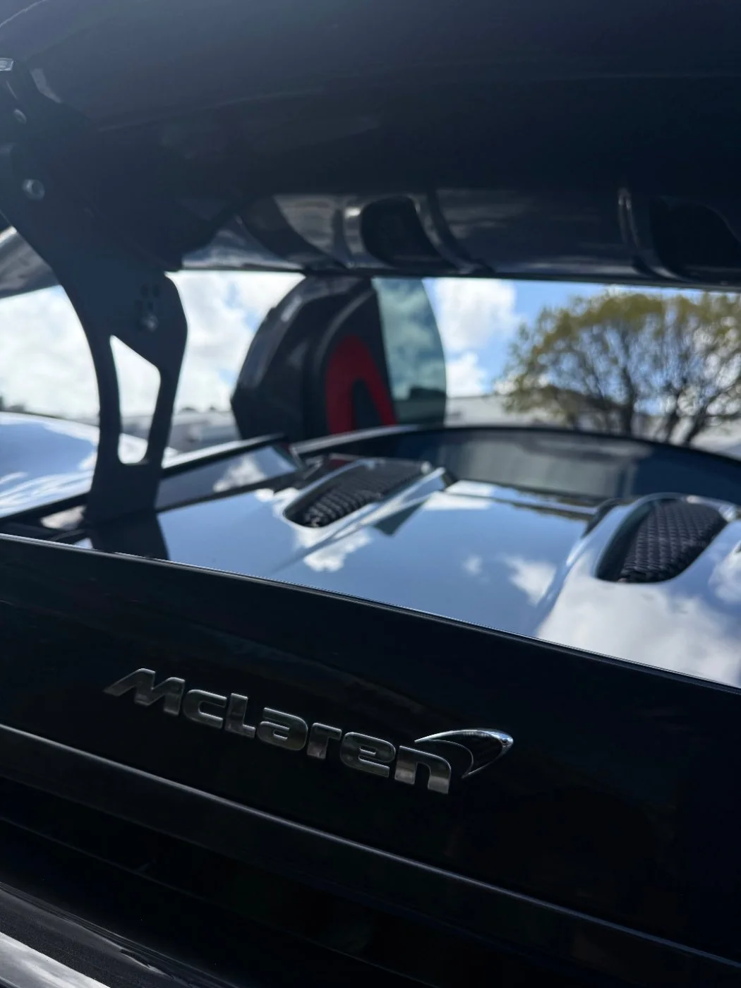 Mclaren 570s black on black-red interior