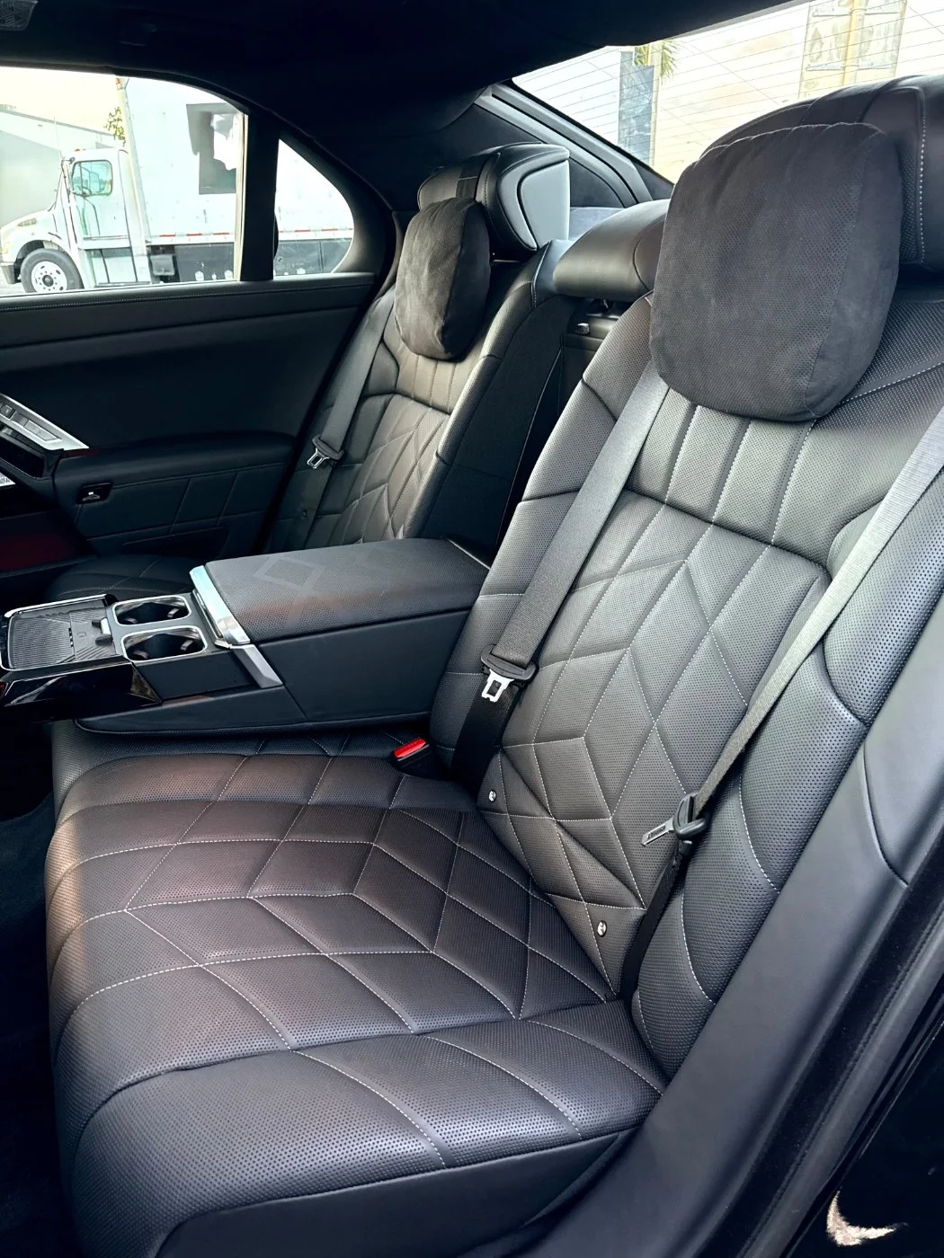BMW i7 M60i Black On Black Interior