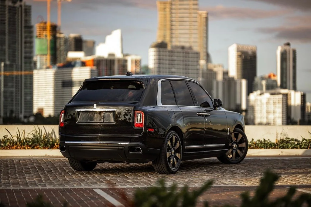 Rolls-Royce Cullinan Black On Orange With Stars