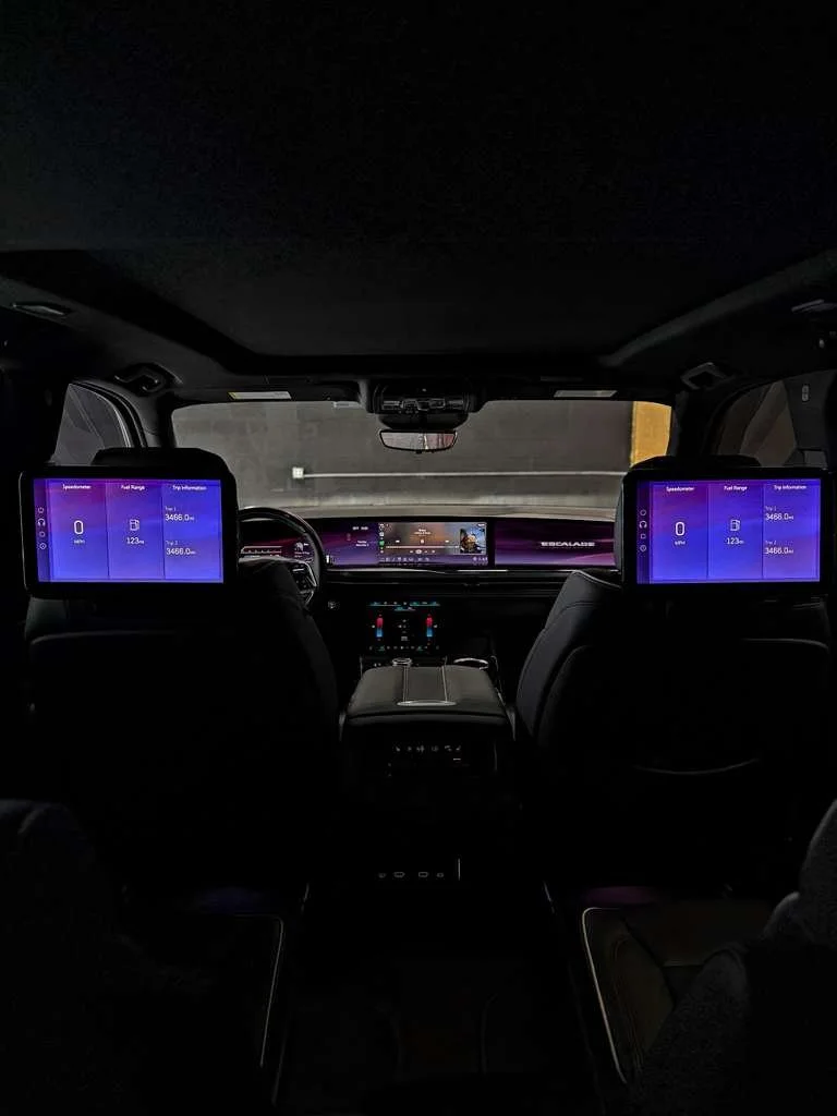 Escalade ESV w TVs