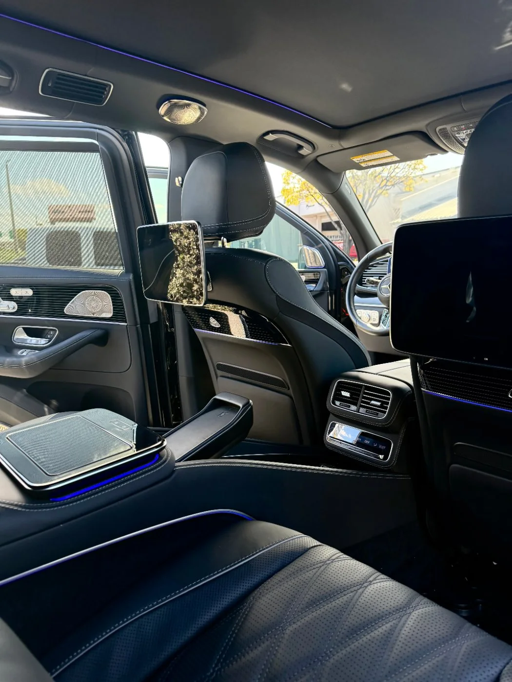 Maybach GLS 600 matte black w TVs