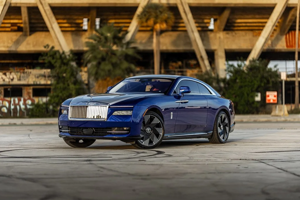 Rolls-Royce spectre Blue On Two Tome White Int