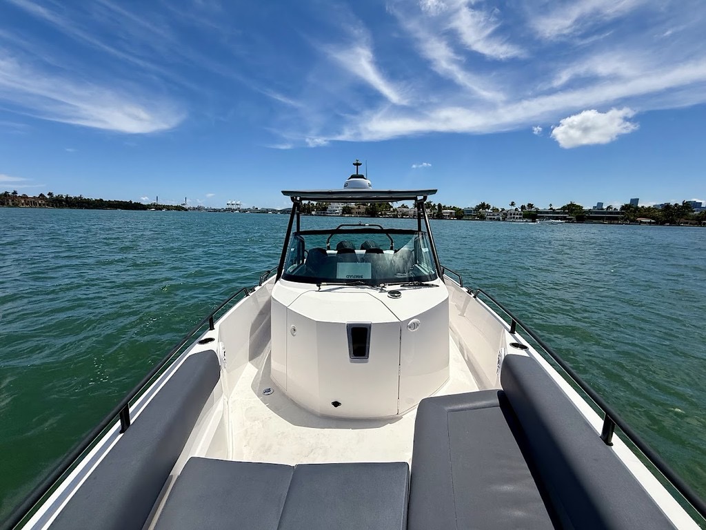 28' Axopar 8