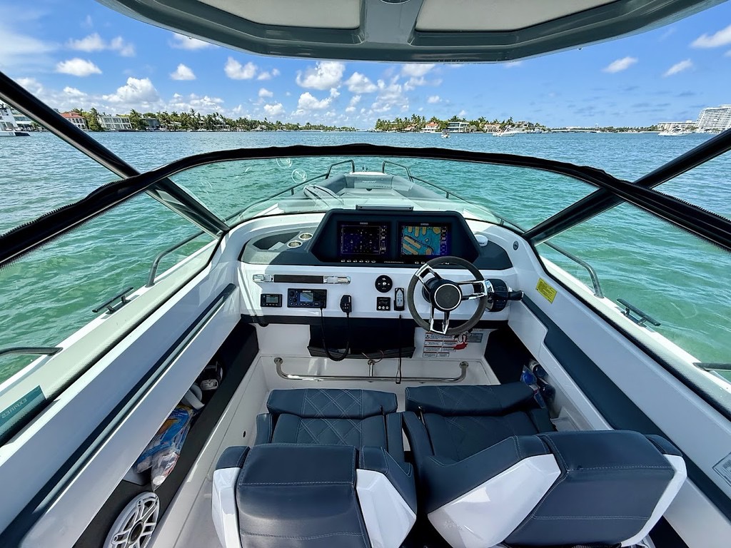 28' Axopar 12