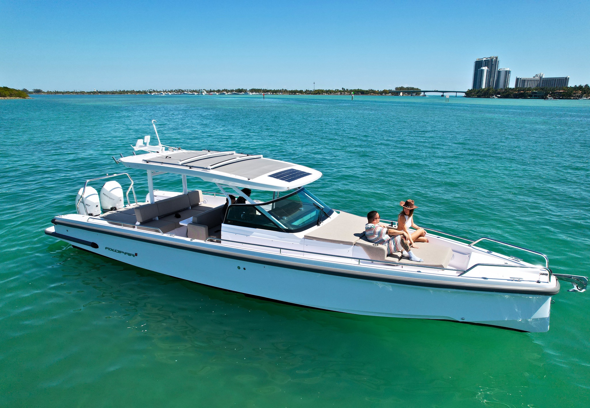 37' Axopar 2